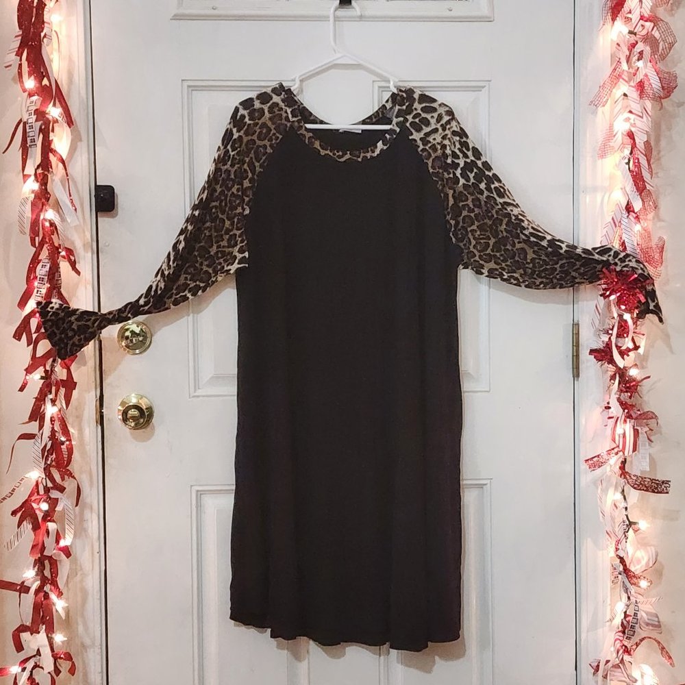 Black/leopard sleeve baseball jersey dress